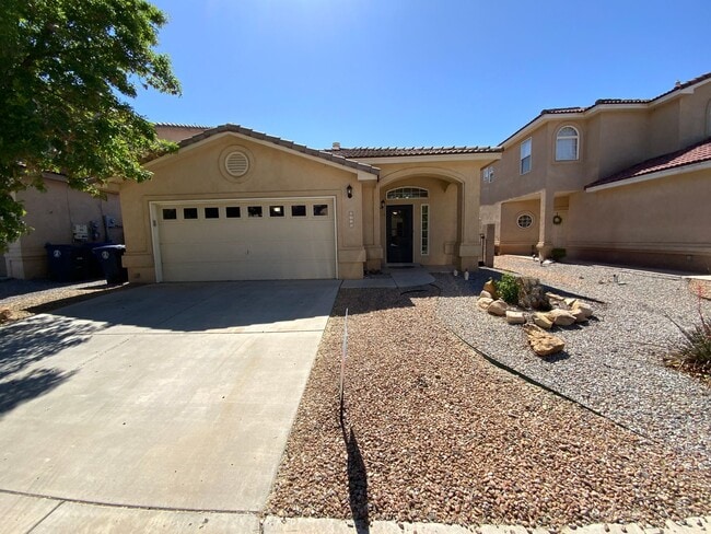 3 Bedroom Single Story Home Available Near... - 3 Bedroom Single Story Home Available Near...