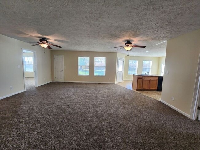 Photo - Large 5 Bedroom Home & Pets Welcome*