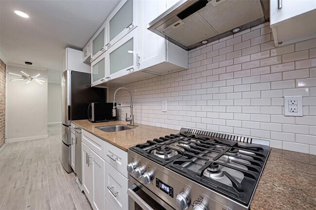 Photo - 1747 Wroxton Ct Unit 2