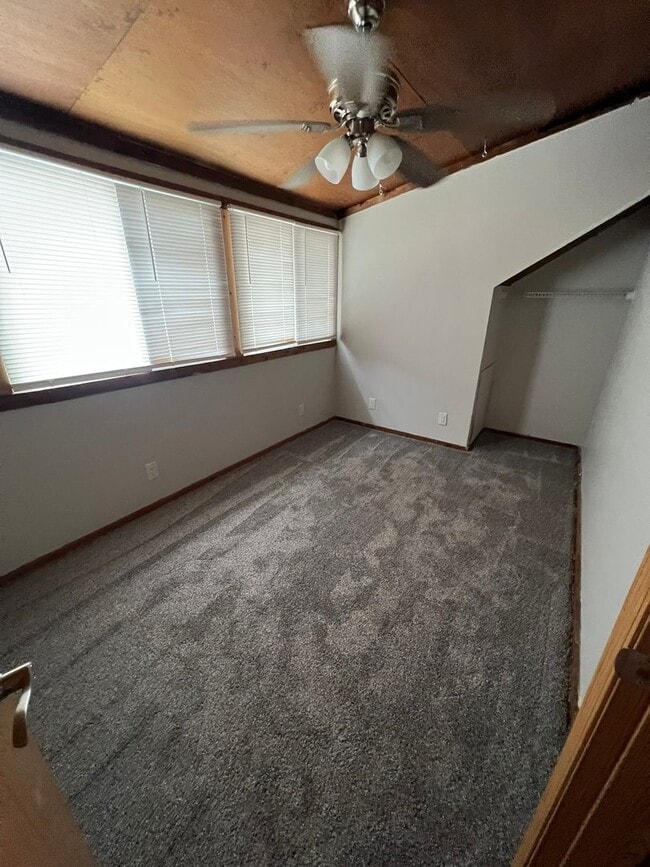 Building Photo - Large 5 bedroom house close to campus for ... Unit 3218