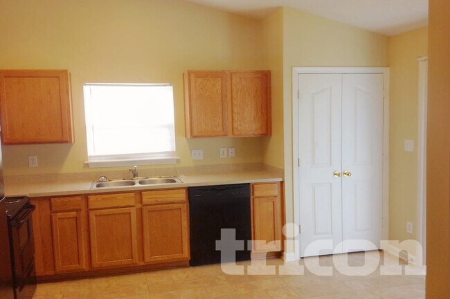 Photo - 516 Lightspun Ln