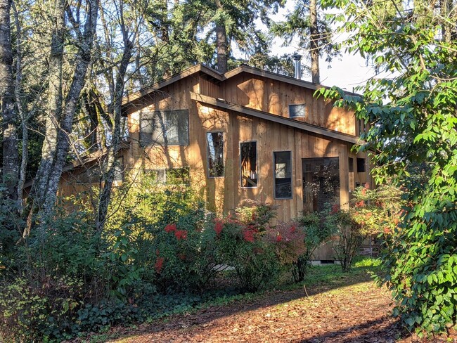 Great 4-Bedroom, 2-Bath Home In South Eugene! - Great 4-Bedroom, 2-Bath Home In South Eugene!