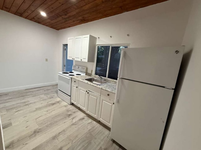 Photo - 3033-3033 NW 15th St Unidad 3031 C 1ST FLOOR