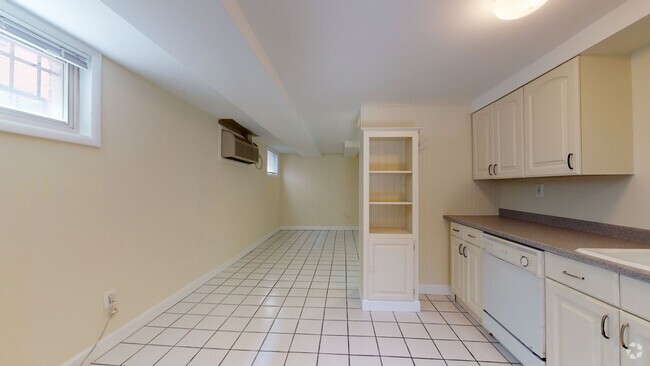 Building Photo - MacArthur Blvd Studio Apartment W/Off Stre...