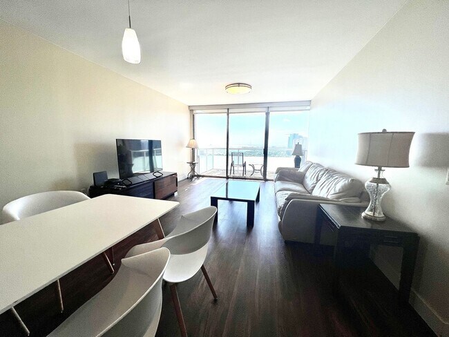 Photo - Fully furnished unit in the Watermark! 20th floor! VIEWS!