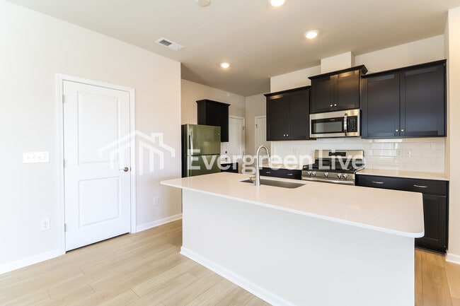 Photo - 1635 Swallow Tail Dr