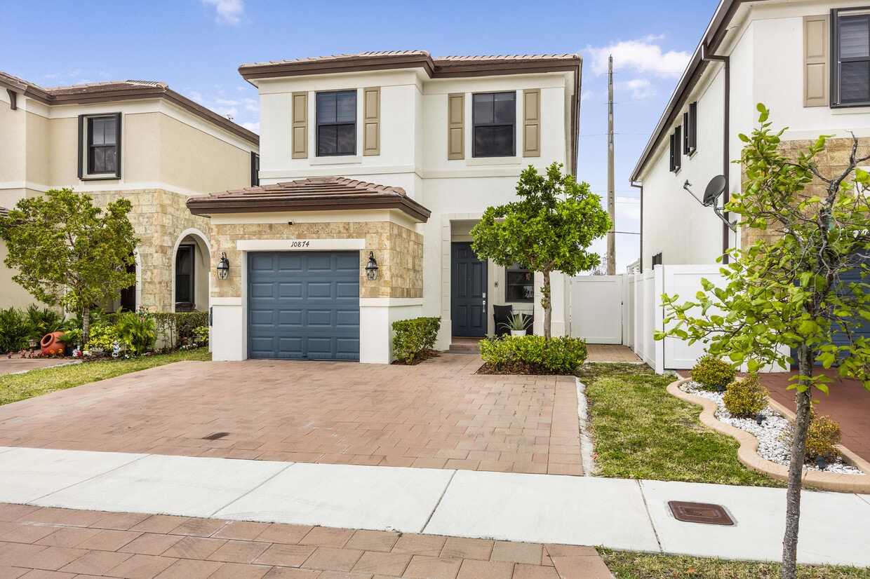 Photo - 10874 W 35th Way (Hialeah, FL)