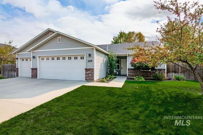 Building Photo - Beautiful, 3 Bed 2 Bath Home Featuring a 3 Car Garage with EV Charging Station!!