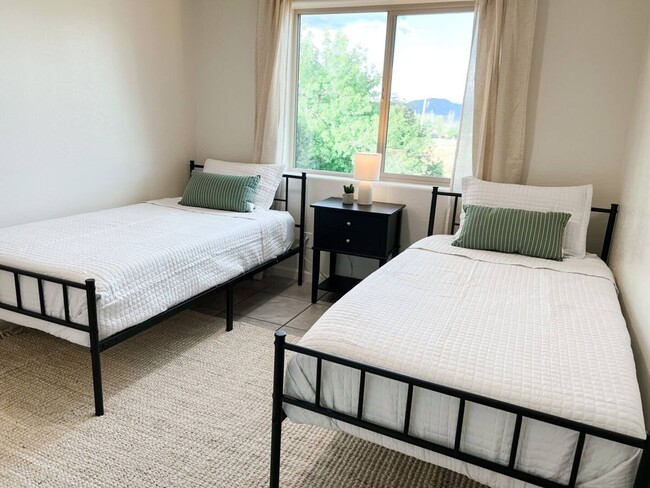 Camas gemelas - 8503 E Leigh Dr