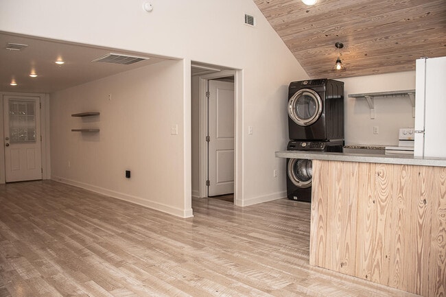 Photo - 452 N Spring St