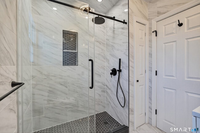 Photo - 195 Laurel Pl