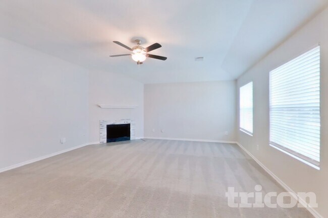 Photo - 25402 Holyoke Ln