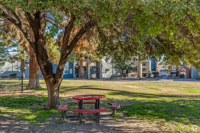 Courtyard - Ridge on Charleston