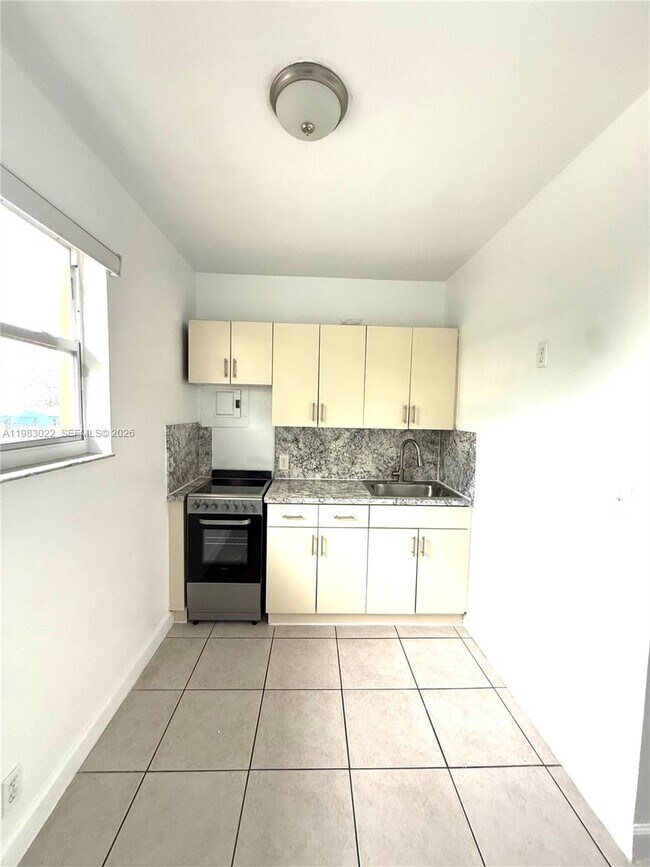 Photo - 1490 NW 43rd St Unit C