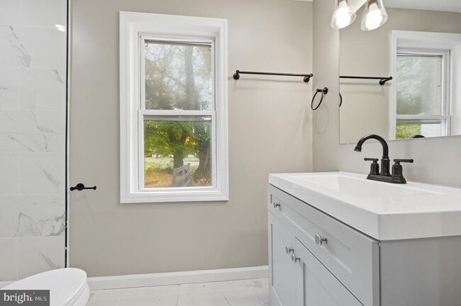 Photo - 667 S Broadway