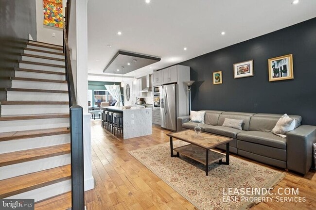 Photo - 1272 Oates St NE