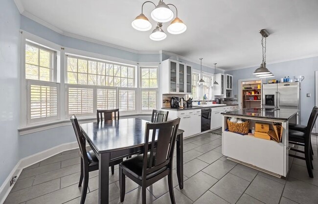 Photo - 1608 E 5th St