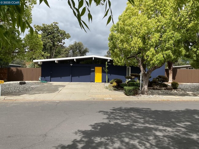 Photo - 1249 Lancashire Dr House