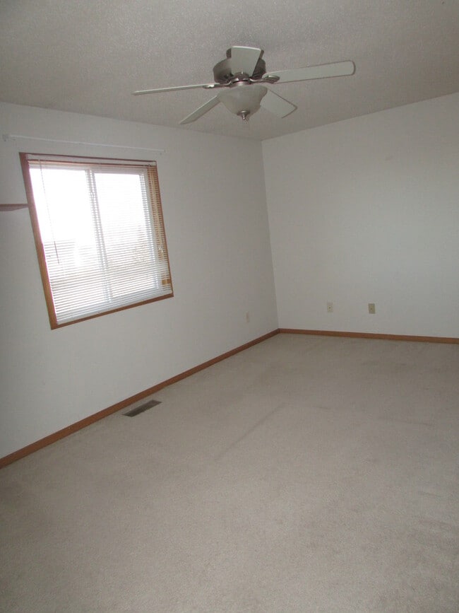 Photo - 3 BED | 3 BATH | DOUBLE GARAGE | SOUTH