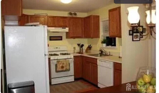Photo - 36B-3636 Henry St Unit 36B