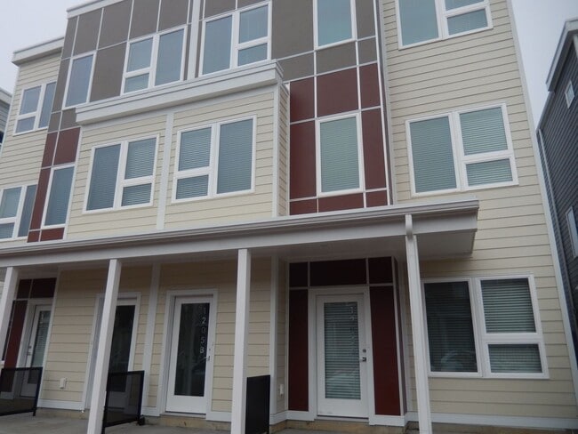 Building Photo - 2 Bedroom 2 bath Apartment