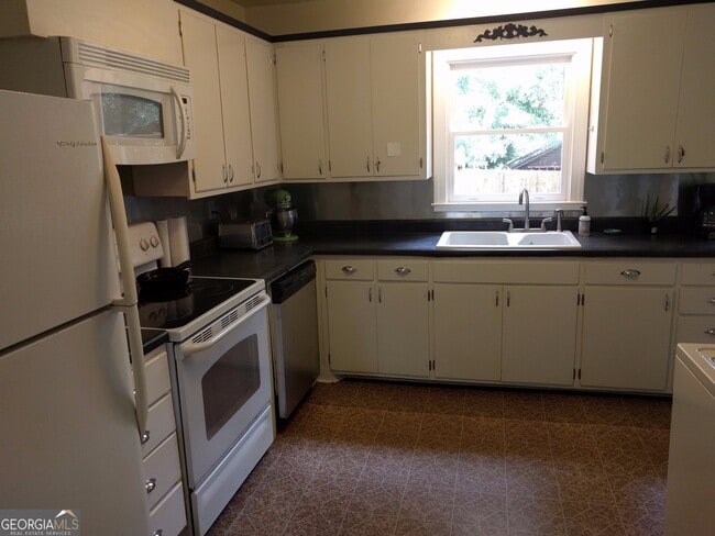 Photo - 170 Windsor Ct