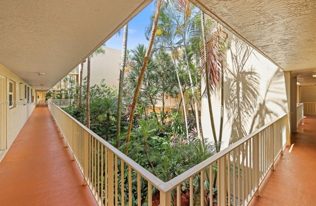 Photo - 13100 SW 92nd Ave Unidad A-204