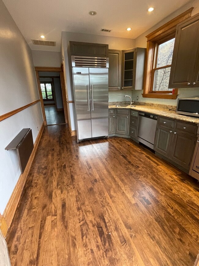 Building Photo - 3713 N Racine Ave Unit 3 Rental