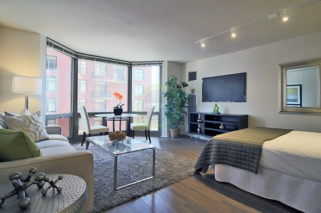 Photo - 1229 N Dearborn St