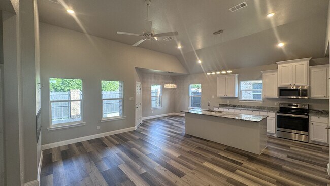 Photo - 115 Hessed St