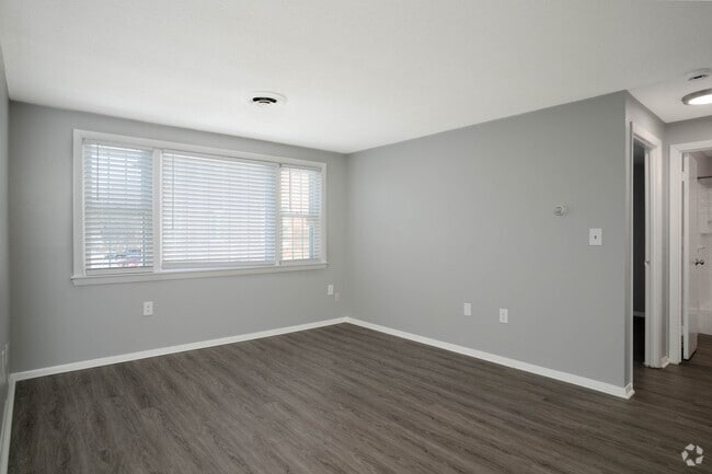 1BR, 1BA - 600SF - Living Room