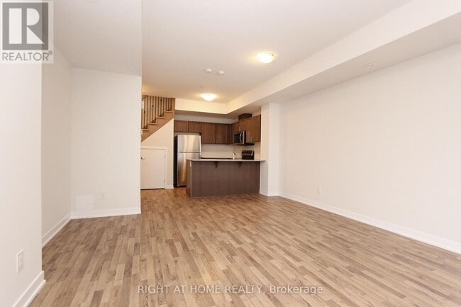 Photo - 1460 Whites Rd N