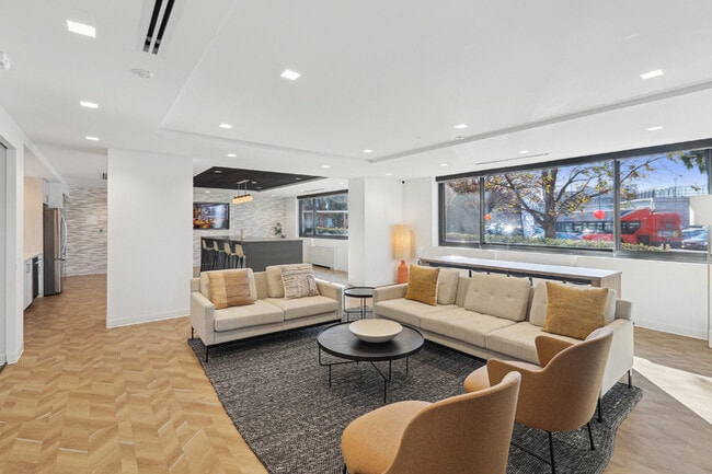 Photo - Stratford at Southern Towers