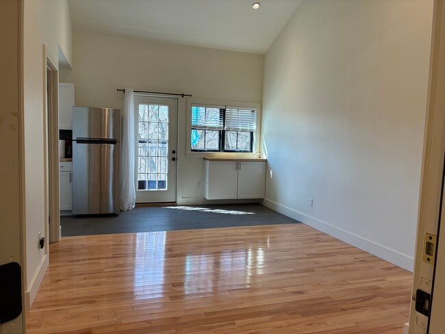 Photo - 217 State St