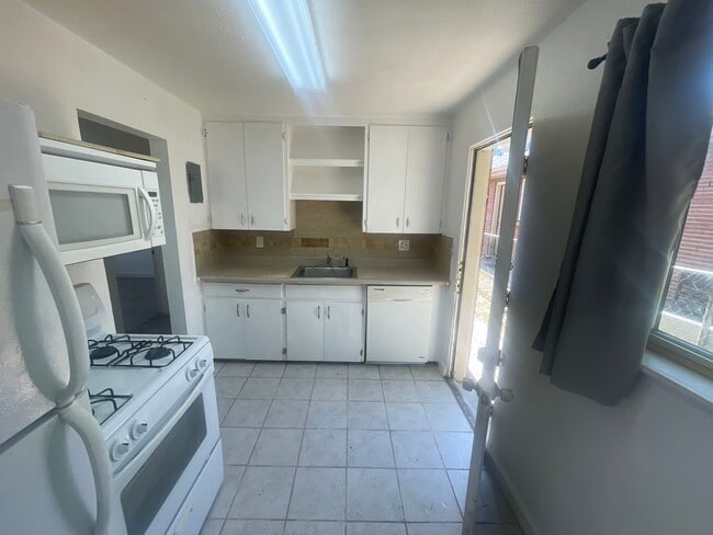 Photo - 1428 Clinton St