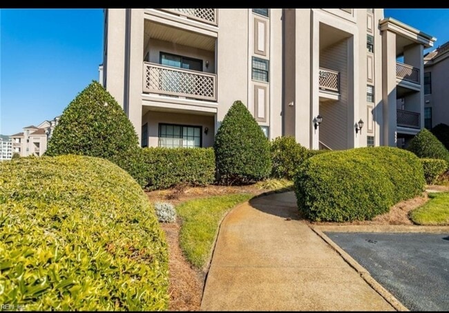 Photo - 423 Harbour Point