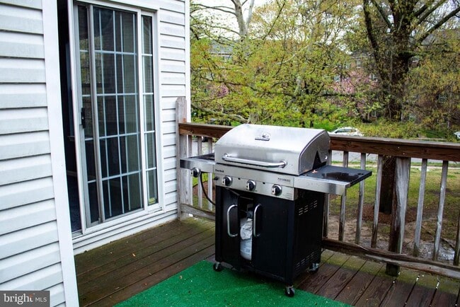 Building Photo - 2095 Pawlet Dr