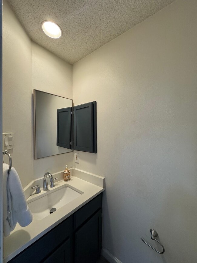 Photo - 22 Cross Cyn