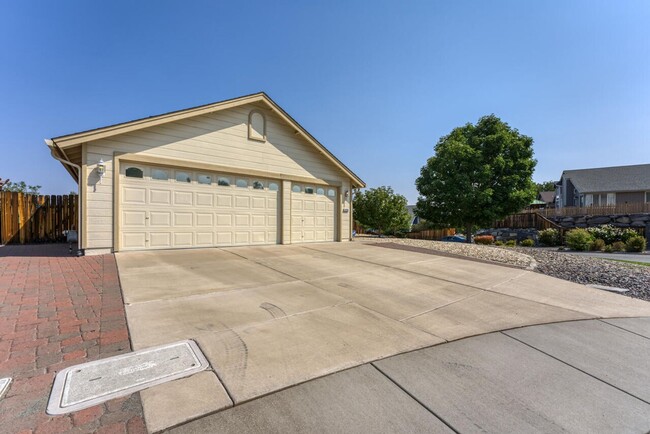 Photo - FULLY FURNISHED Sparks home with all utilities included and flexible lease options