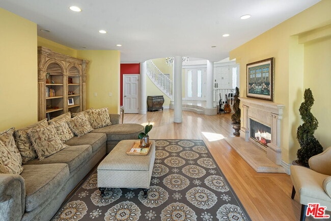 Photo - 2202 San Vicente Blvd