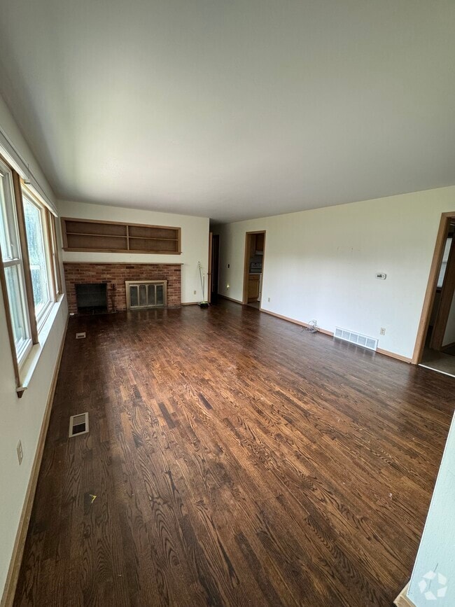 Building Photo - 1500 Woodside Dr Rental