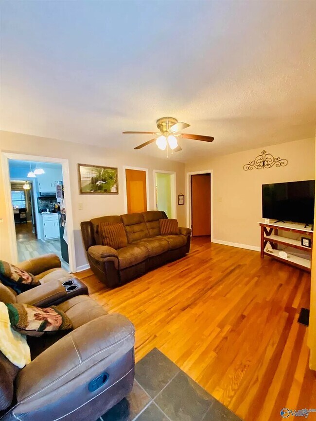 Photo - 1204 19th Ave SE