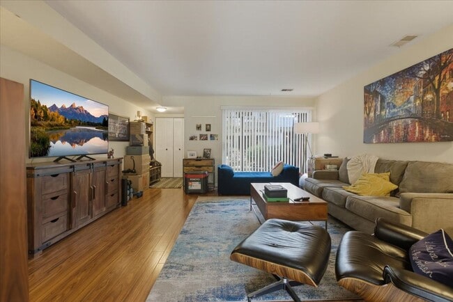 Photo - 1631 W Belle Plaine Ave