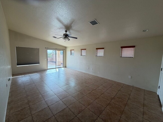 Photo - 4662 Redwood St