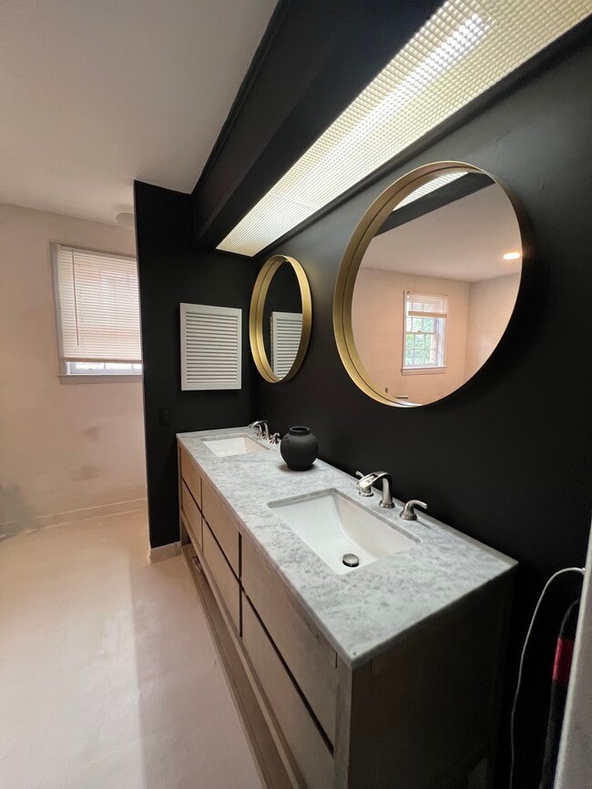 Photo - 1326 Wingfield St