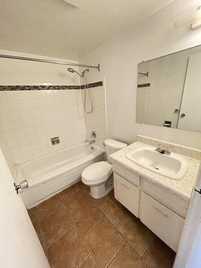 Photo - 1480-1480 Boundary Crescent