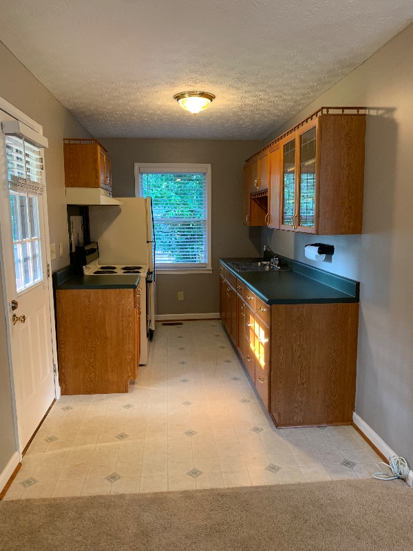 Photo - 1740 Brompton Square Unit B