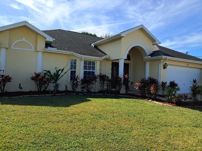 Photo - 242 SW Amesbury Ave