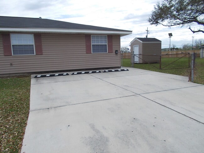 Building Photo - 109 Upsilon St Unit B