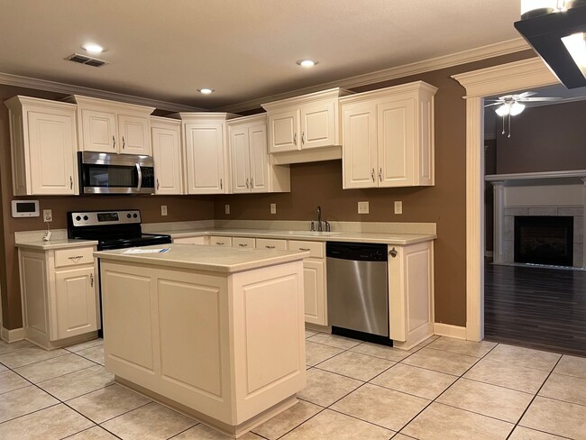 74 Lakeland Dr